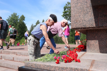 На мемориале «Невский пятачок» в шестой раз провели забег в память о героических защитниках Ленинграда