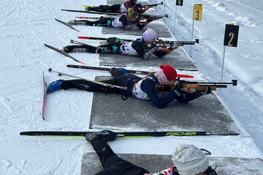 В Ленинградской области стартовало первенство СЗФО по биатлону среди юношей и девушек 13-14 лет.