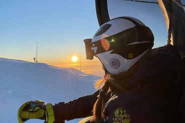 Ранний выезд на склоны: команда FIS начинает день среди северных пейзажей