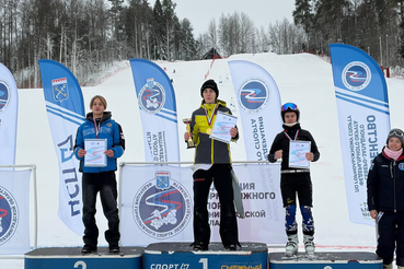 Наши спортсмены продолжают радовать нас результатами на Первенстве Северо-Западного федерального округа на горнолыжном курорте «Снежный» в период 18–21 января 2026 года.