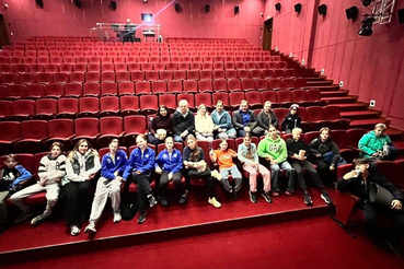 Вчера наши спортсмены из групп U14 и U16 вместе с тренерами Анастасией Андреевной Бурёнок и Асей Эрнестовной Керимовой посмотрели фильм «Первый на Олимпе».